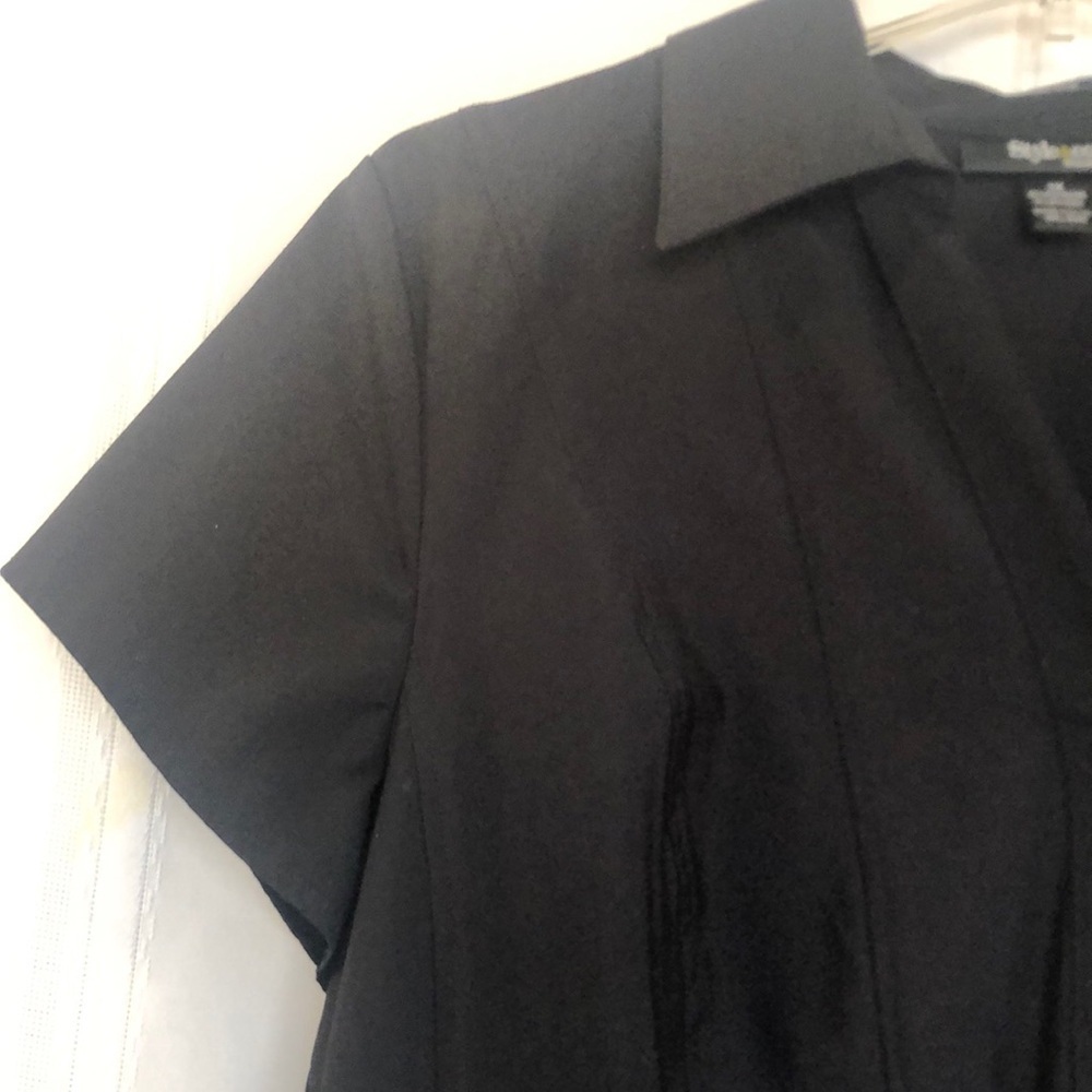 BLACK BUTTON DOWN CAP SLEEVE 1X Stretch Princess Seams, Pit to Pit 21” Preworn - Picture 4 of 14